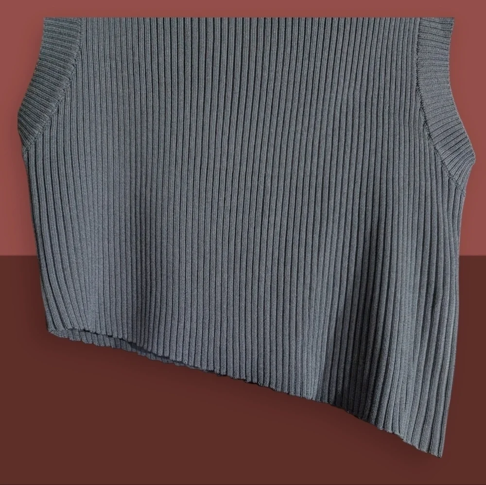 🤩NWT Cider Ribbed Sleeveless Turtleneck Asymmetrical Crop Top | Gray Size Large